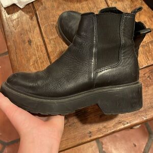 Steve Madden woman’s 5 Black Chelsea boots